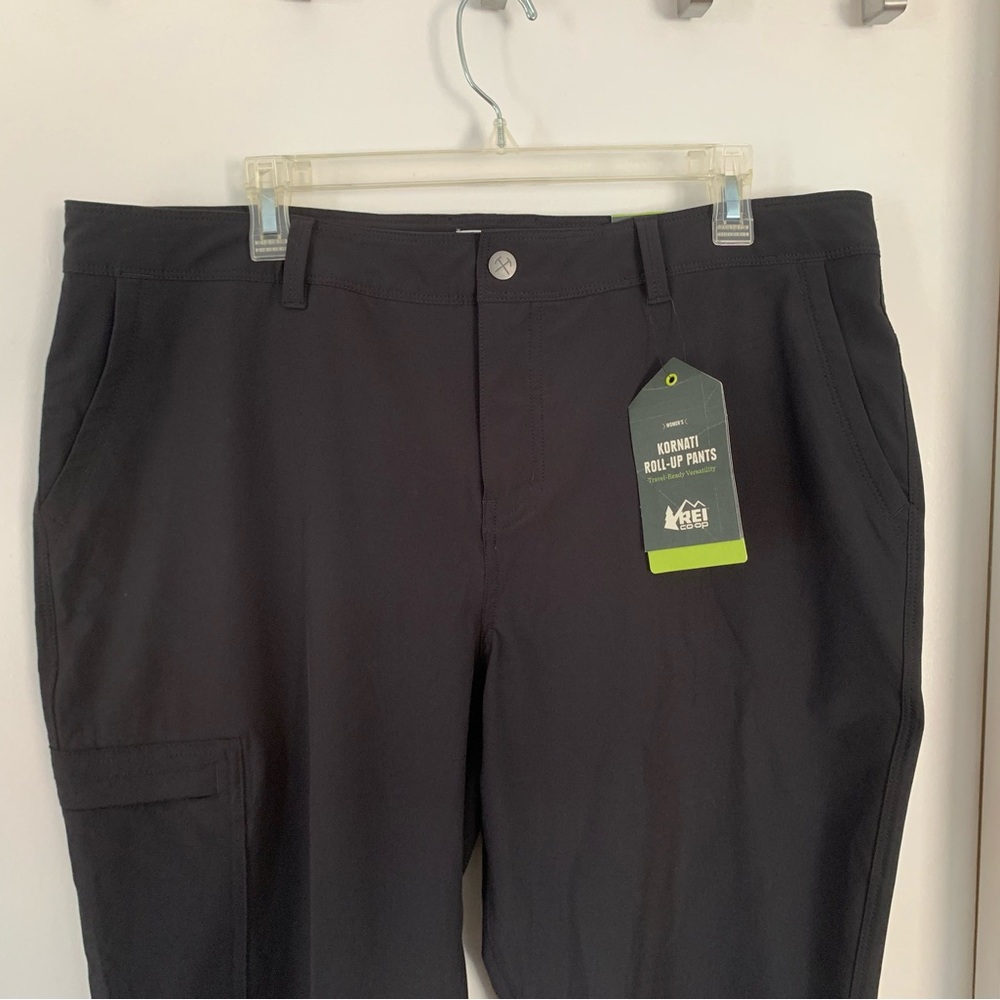 REI Women’s Black Kornati roll-up Hiking Pants - SIZE 16